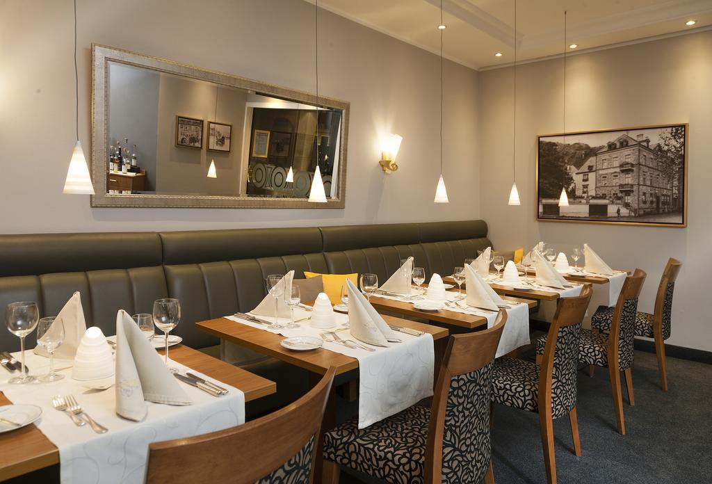 Boutique-Hotel Moseltor ทราเบิน-ทราร์บาค ภายนอก รูปภาพ