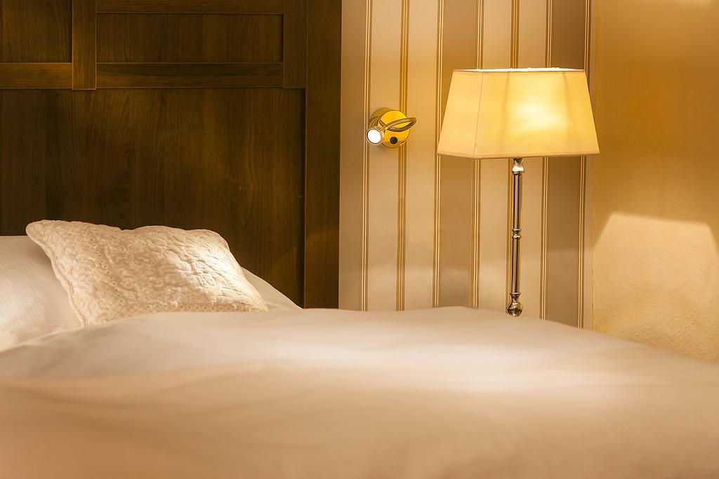 Boutique-Hotel Moseltor ทราเบิน-ทราร์บาค ภายนอก รูปภาพ