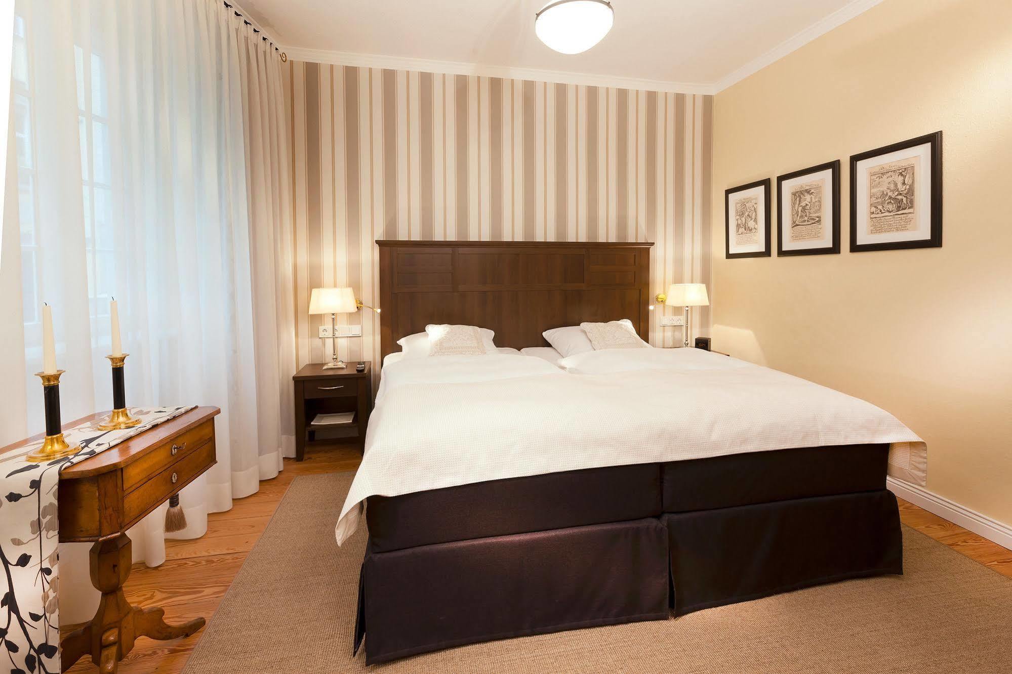 Boutique-Hotel Moseltor ทราเบิน-ทราร์บาค ภายนอก รูปภาพ